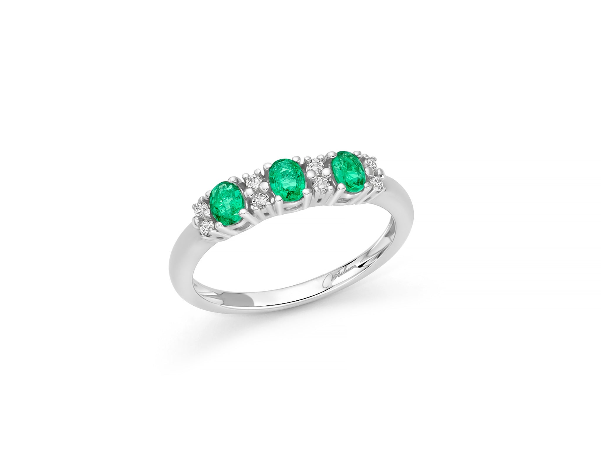Anello trilogy con smeraldi ovali e diamanti in oro bianco