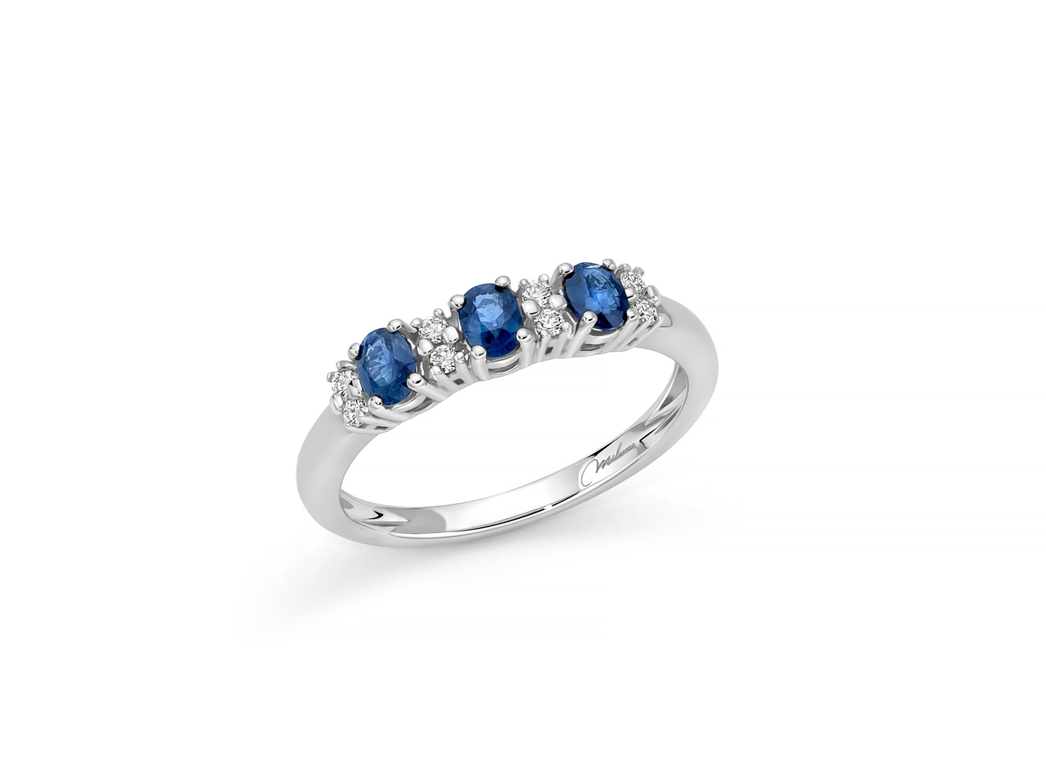 Anello trilogy con zaffiri blu ovali e diamanti in oro bianco
