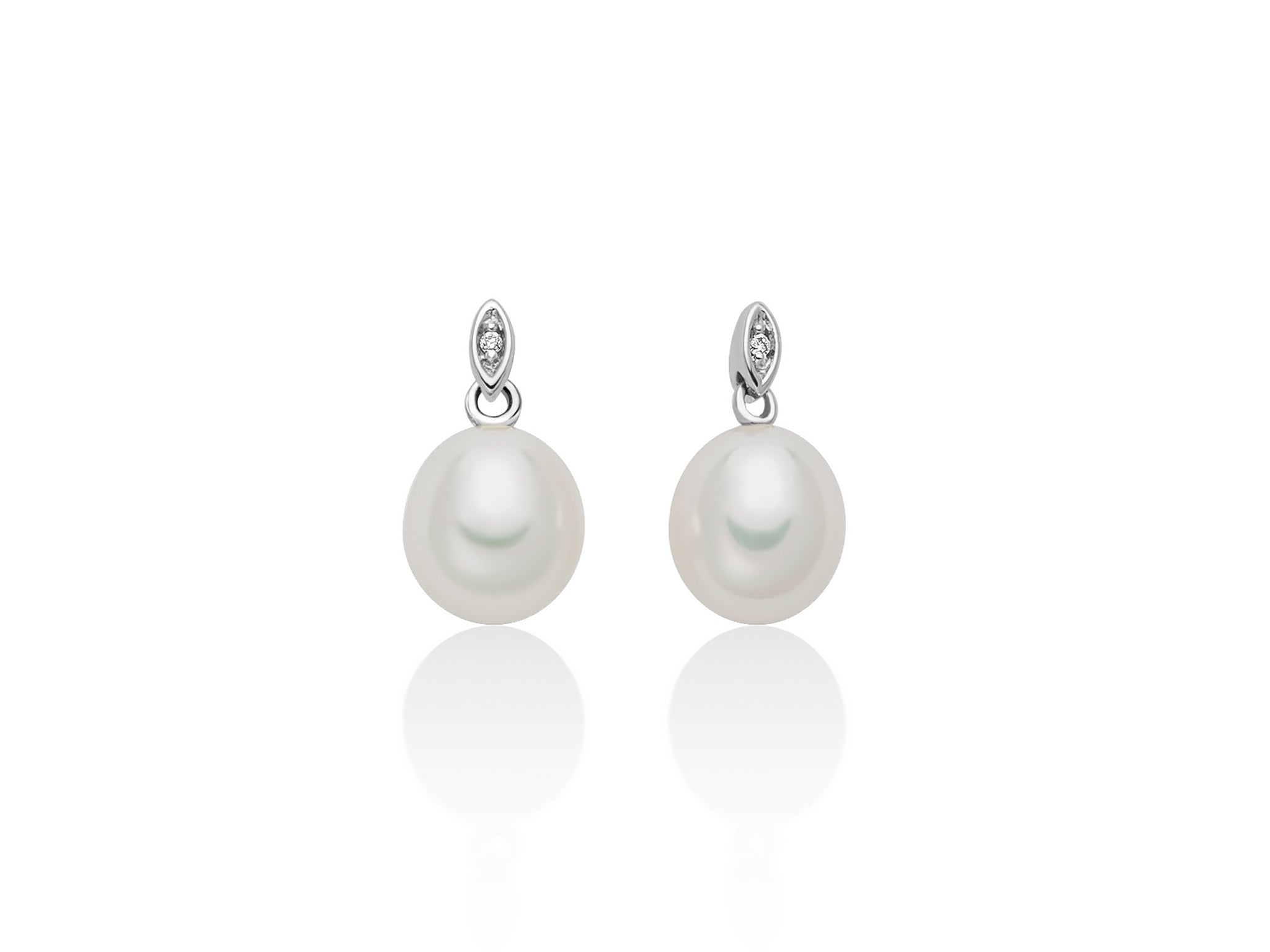 Orecchini pendenti con perla Oriente a goccia e diamanti in oro bianco 375