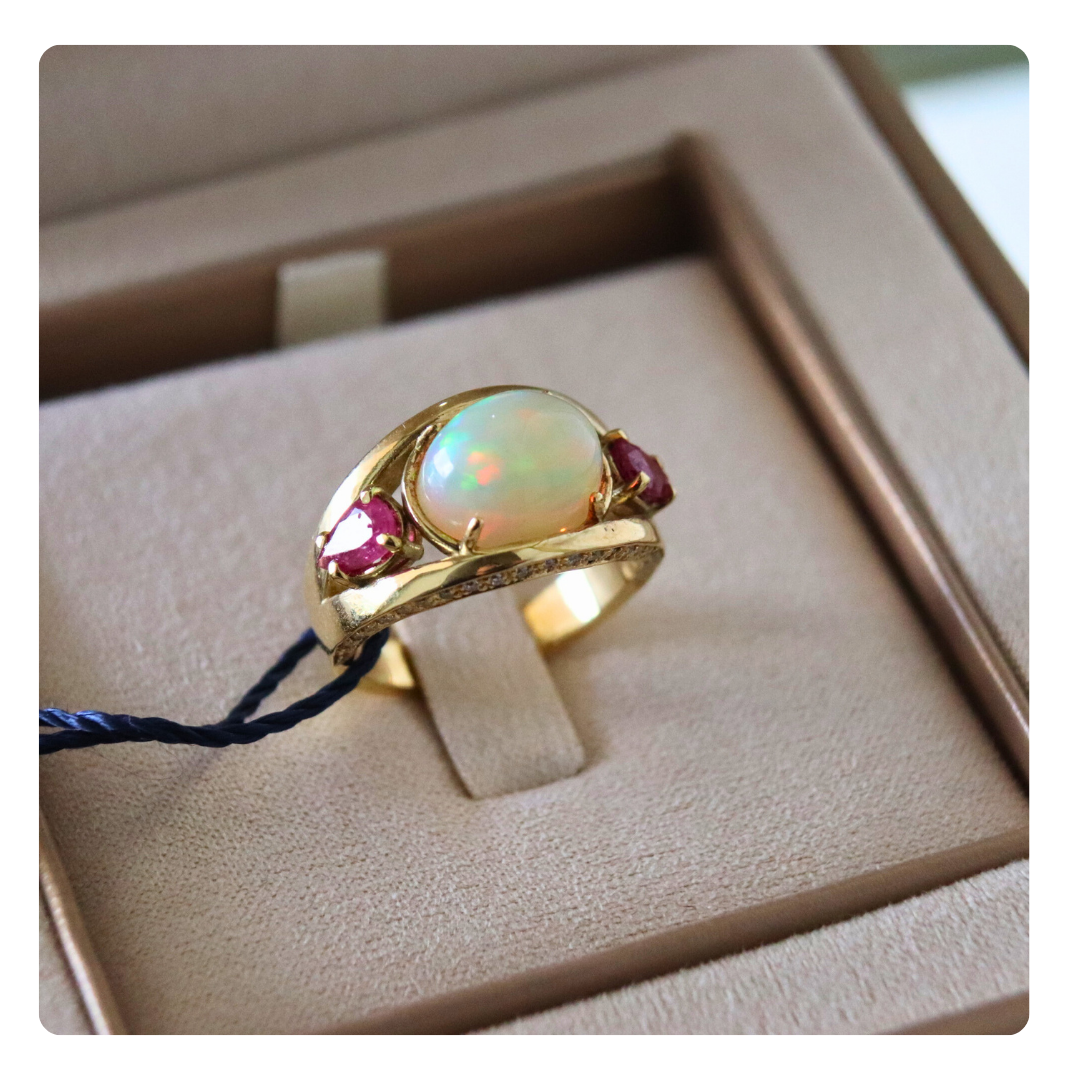 Anello in Oro 18kt con Opale, Rubino e Diamante | Giovanni Pace Jewels