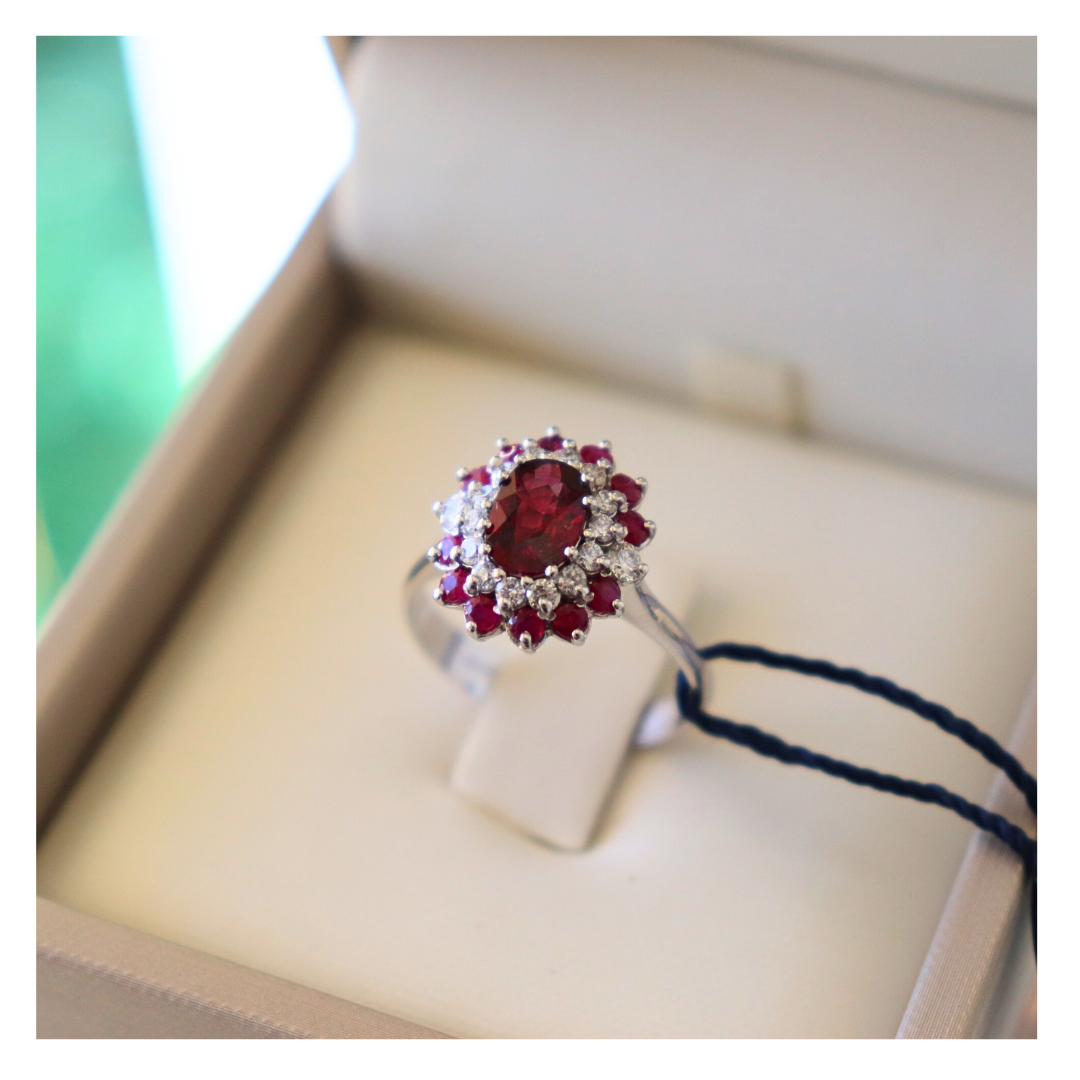 Anello in Oro 18kt con Rubino e Diamanti | Giovanni Pace Jewels