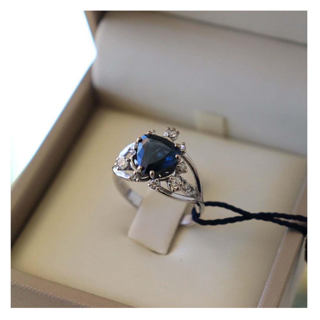 Anello in Oro 18kt con Zaffiro e Diamanti | Giovanni Pace Jewels